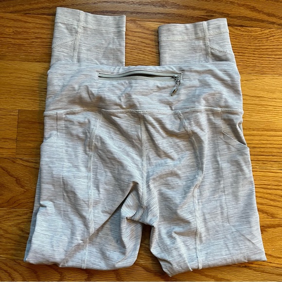 Lululemon gray and white heathered leggings size 4 - Picture 3 of 5